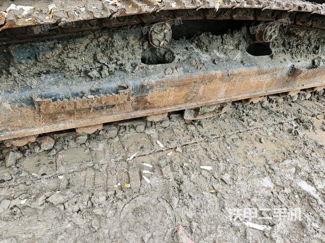 右驅(qū)動輪（行走機構(gòu)）