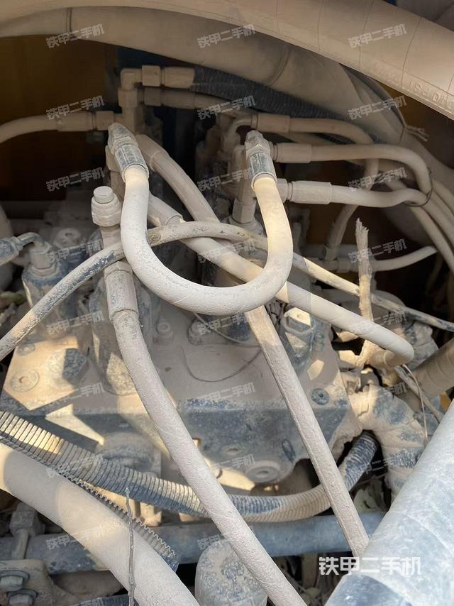 回转马达和主控阀（整机外观）