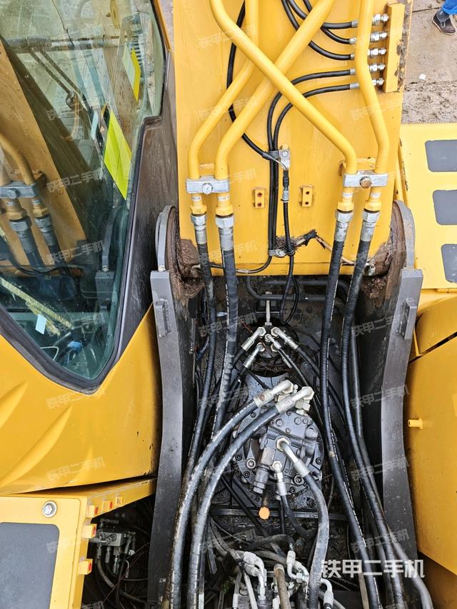 大臂背部俯視（工作和回轉(zhuǎn)裝置）