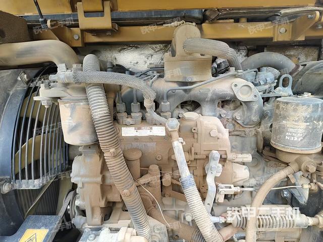 液壓泵艙室正面整體（整機(jī)外觀）