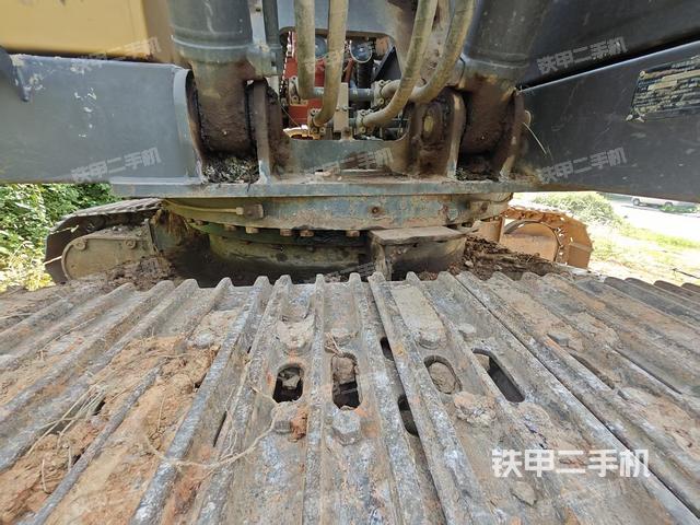 轉(zhuǎn)盤和下車架正前（工作和回轉(zhuǎn)裝置）