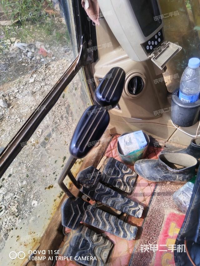 后窗玻璃角標（駕駛室部分）