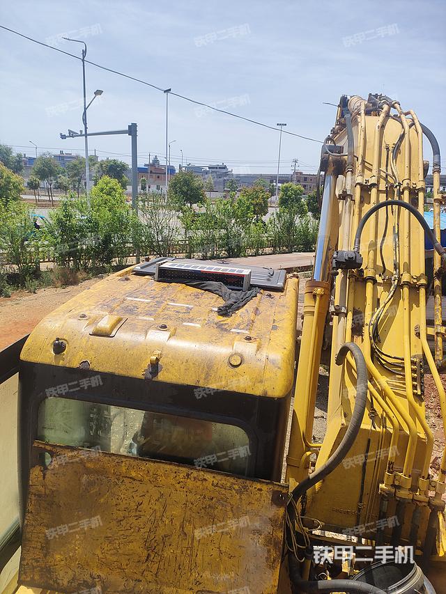 驾驶室顶部（整机外观）