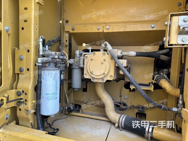 液壓泵艙室正面整體（整機(jī)外觀）