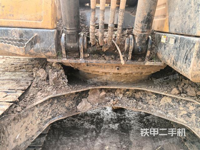 轉(zhuǎn)盤和下車架正前（工作和回轉(zhuǎn)裝置）