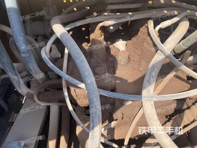 回轉(zhuǎn)馬達(dá)和主控閥（整機(jī)外觀）