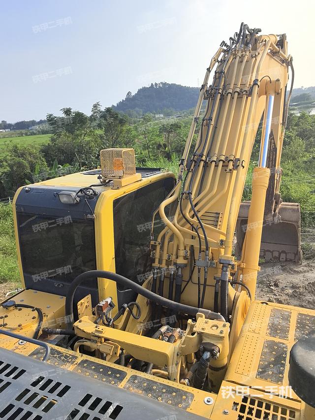 驾驶室顶部（整机外观）