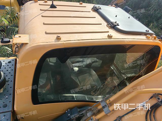 驾驶室顶部（整机外观）