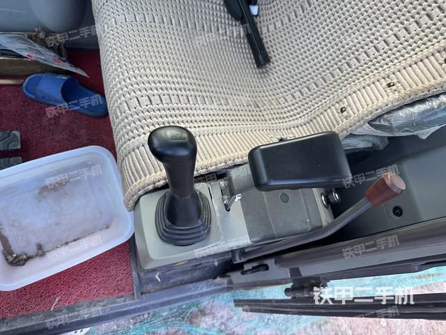 座椅左側(cè)控制臺/音響/含左手柄（駕駛室部分）