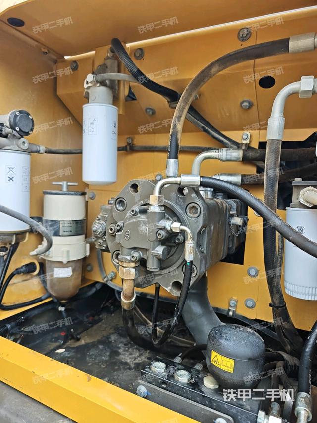 液壓泵斜45?左（大件艙室）