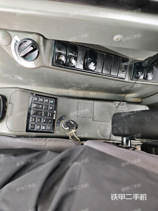 后窗玻璃角標(biāo)（駕駛室部分）