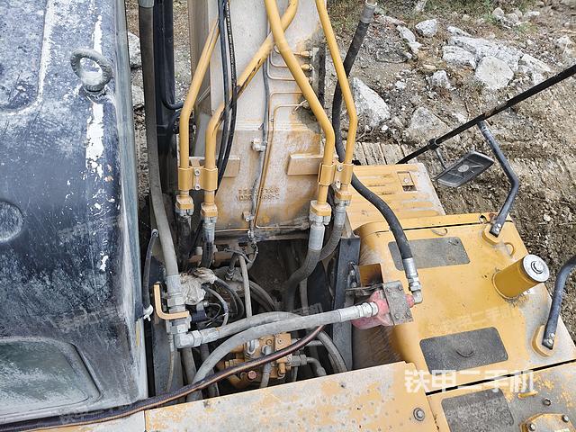 回转马达和主控阀（整机外观）