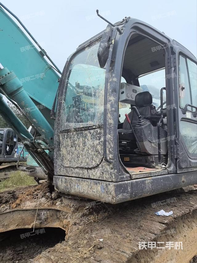 駕駛室整體（整機(jī)外觀）