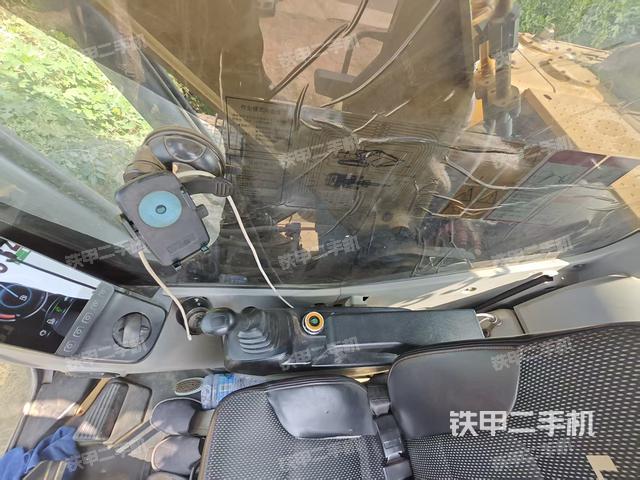 座椅右側(cè)控制臺(tái)/鑰匙門/油門/含右手柄（駕駛室部分）