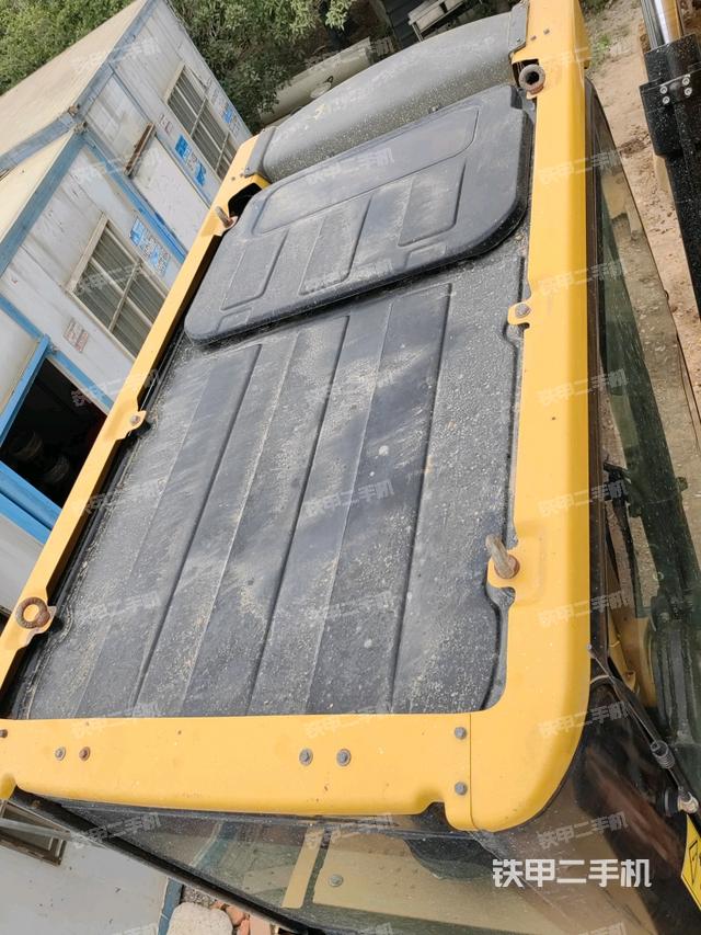 驾驶室顶部（整机外观）