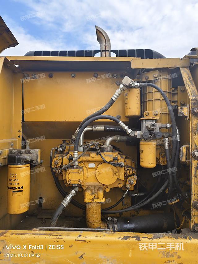 液压泵舱室正面整体（整机外观）