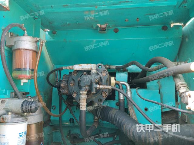 液壓泵艙室正面整體（整機(jī)外觀）