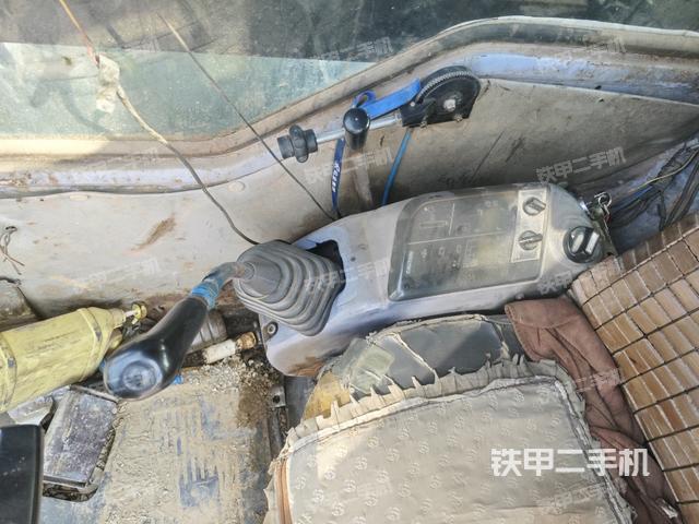 座椅右側(cè)控制臺(tái)/鑰匙門/油門/含右手柄（駕駛室部分）