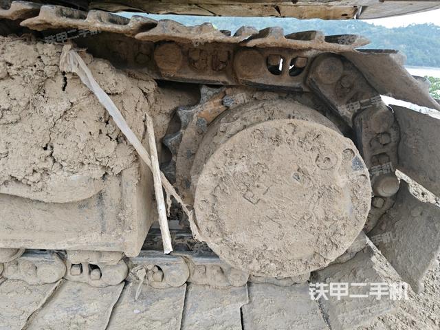 右驅(qū)動輪（行走機構(gòu)）