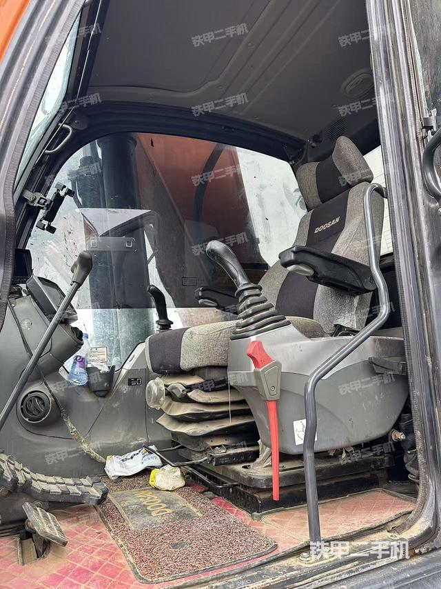 駕駛室頂部（整機(jī)外觀）