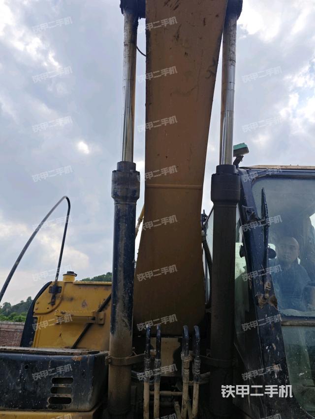 大臂油缸整體?豎拍（工作和回轉(zhuǎn)裝置）