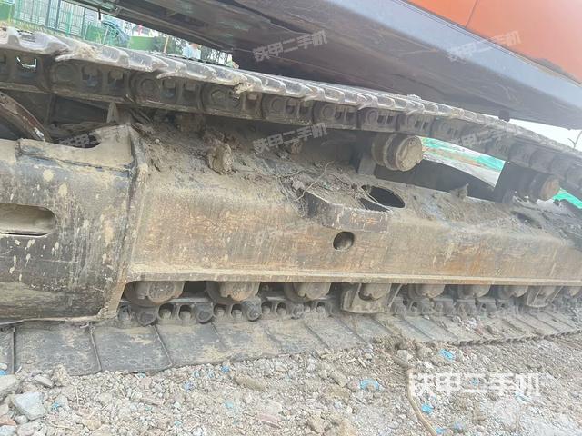 單側(cè)履帶整體（整機(jī)外觀）