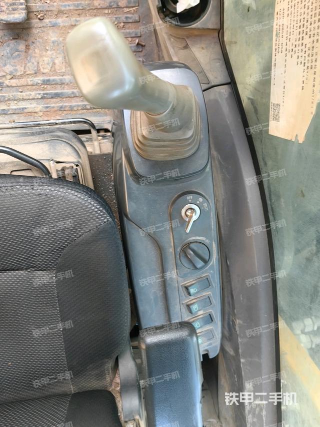 座椅左側(cè)控制臺/音響/含左手柄（駕駛室部分）