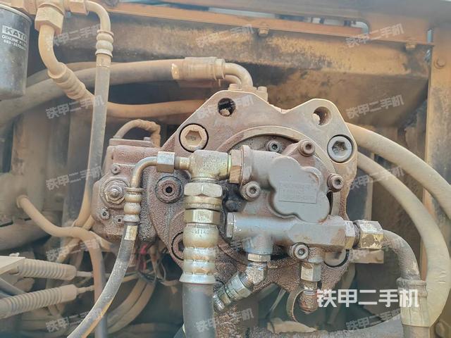 駕駛室頂部（整機外觀）