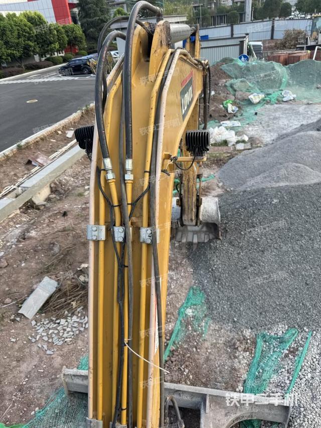 大臂背部俯視（工作和回轉(zhuǎn)裝置）