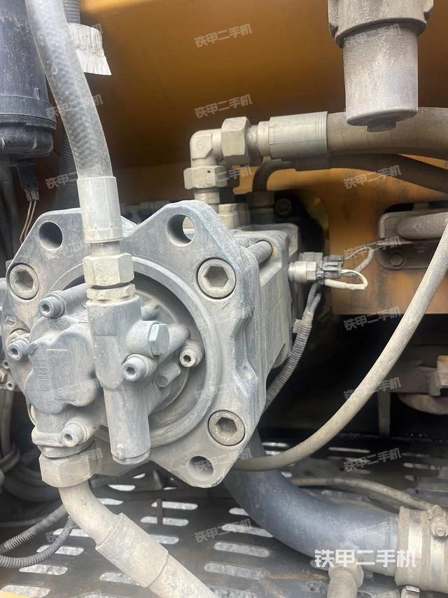 液壓泵艙室正面整體（整機(jī)外觀）