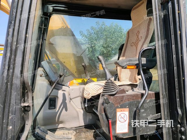 駕駛室整體（整機外觀）