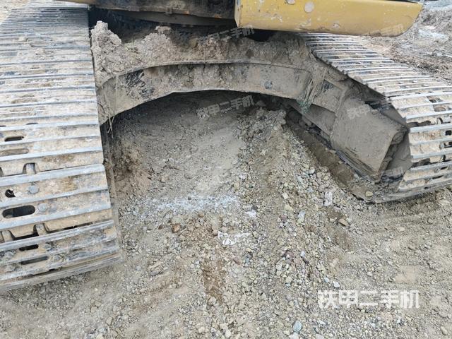 轉(zhuǎn)盤和下車架正前（工作和回轉(zhuǎn)裝置）