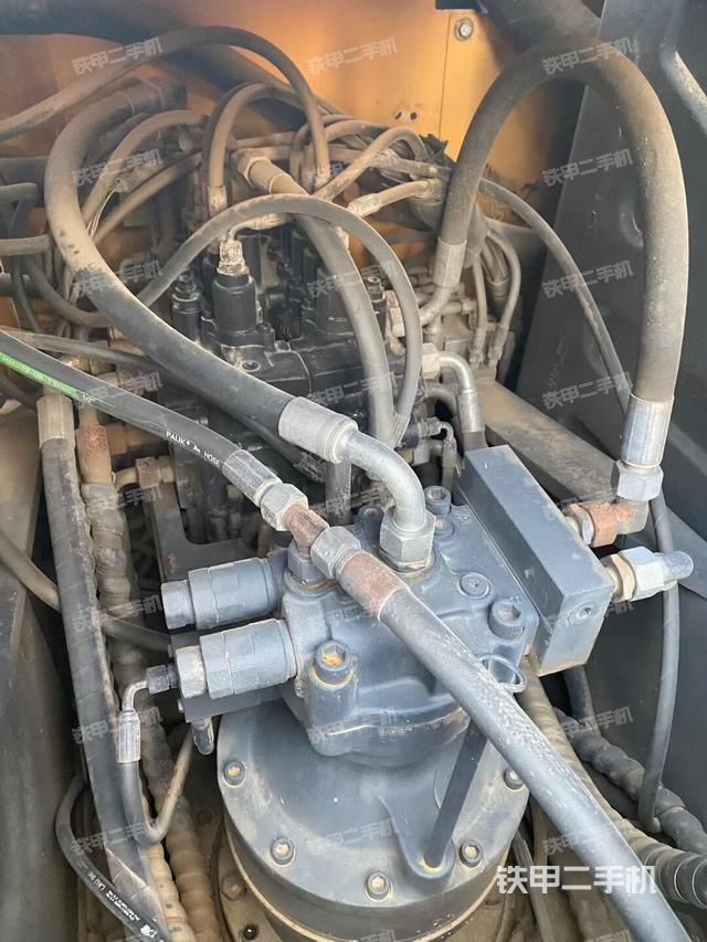 回轉(zhuǎn)馬達(dá)和主控閥（整機(jī)外觀）