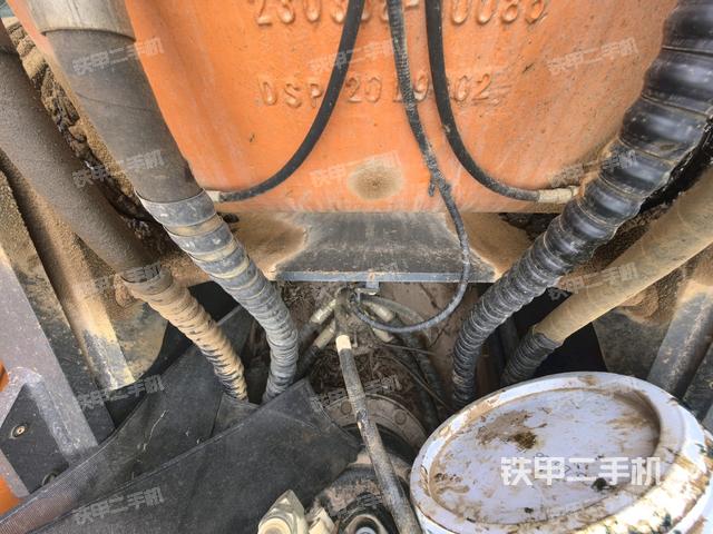 中央回轉(zhuǎn)接頭特寫（上車部件）