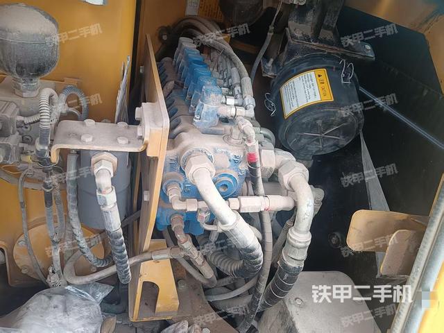 回轉(zhuǎn)馬達和主控閥（整機外觀）