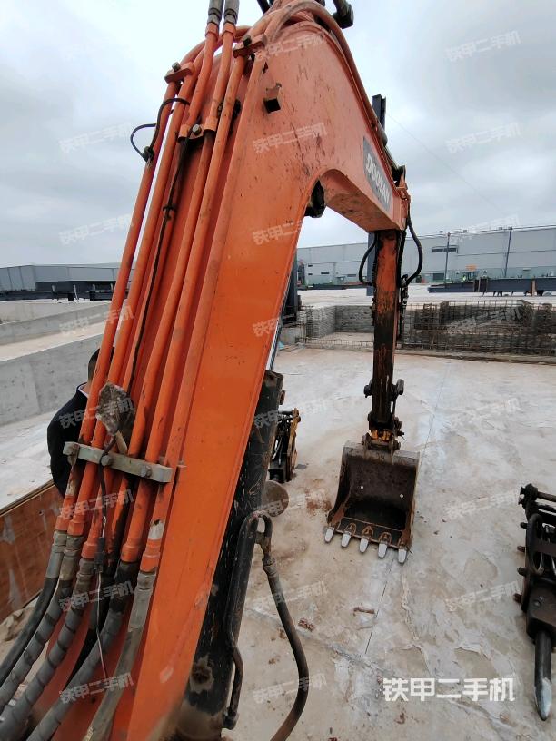 大臂背部俯視（工作和回轉(zhuǎn)裝置）