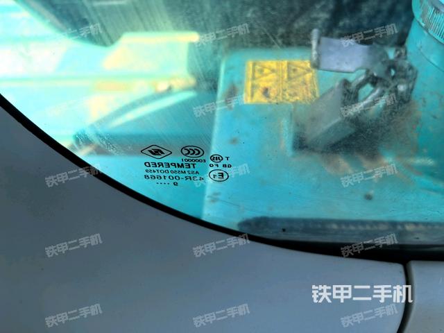 后窗玻璃角标（驾驶室部分）