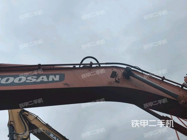 大臂油缸整體?豎拍（工作和回轉(zhuǎn)裝置）