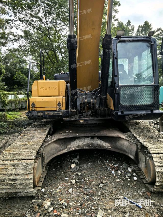 鏟斗右后整體（工作和回轉(zhuǎn)裝置）