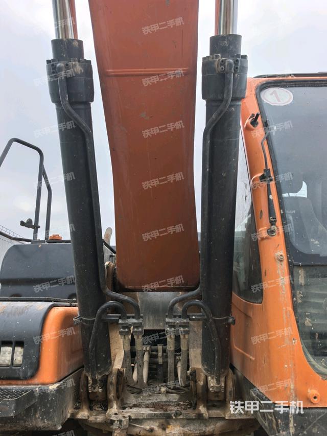 大臂油缸整體?豎拍（工作和回轉(zhuǎn)裝置）