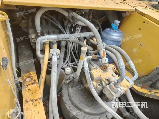 回转马达和主控阀（整机外观）