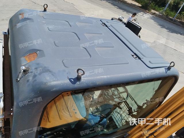 驾驶室顶部（整机外观）