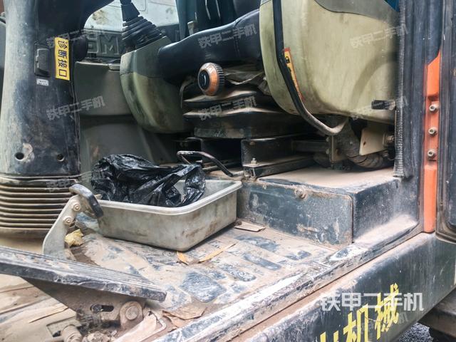 ?駕駛室正側(cè)（駕駛室部分）