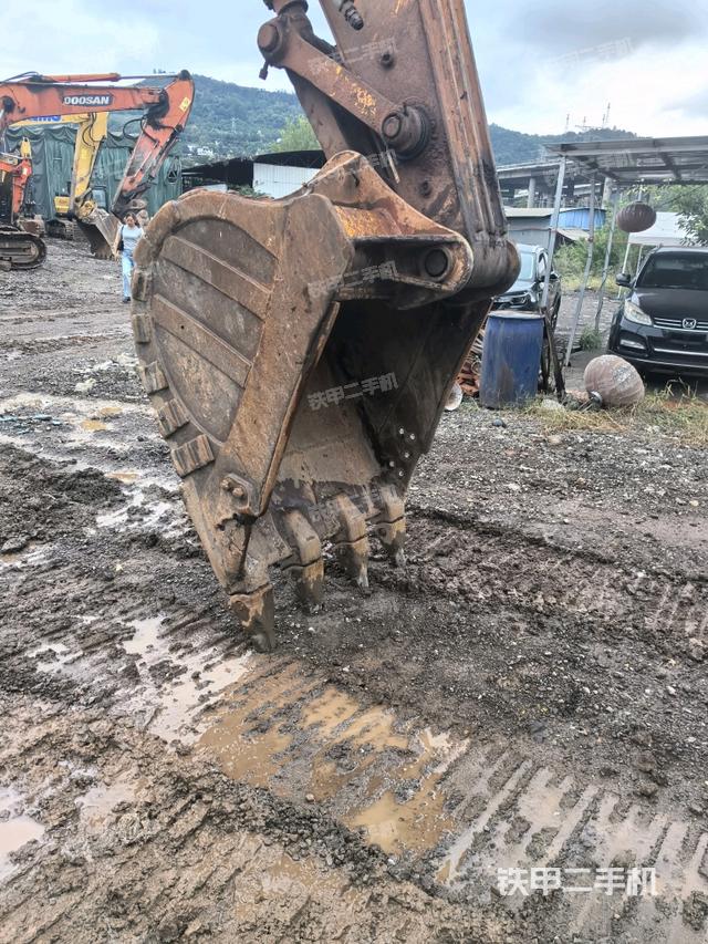 小臂整體左后（工作和回轉(zhuǎn)裝置）