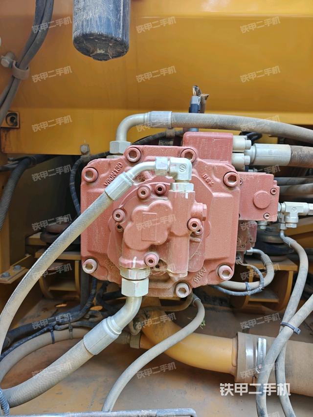 液壓泵斜45?左（大件艙室）