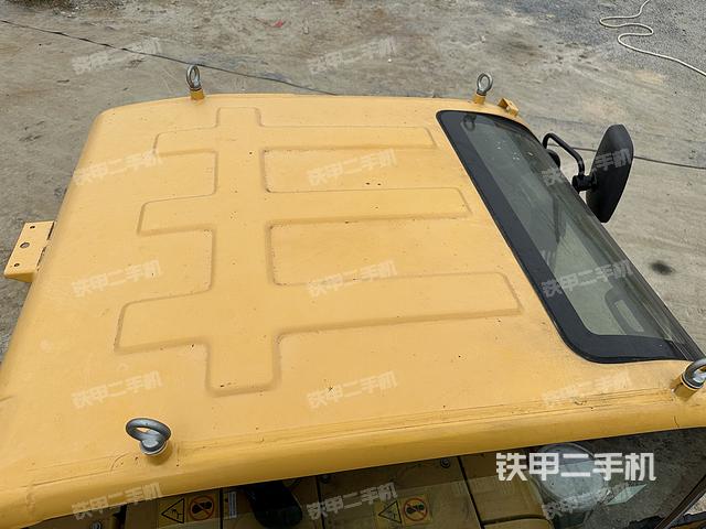 驾驶室顶部（整机外观）