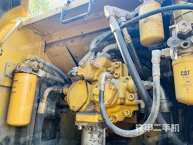 液压泵舱室正面整体（整机外观）