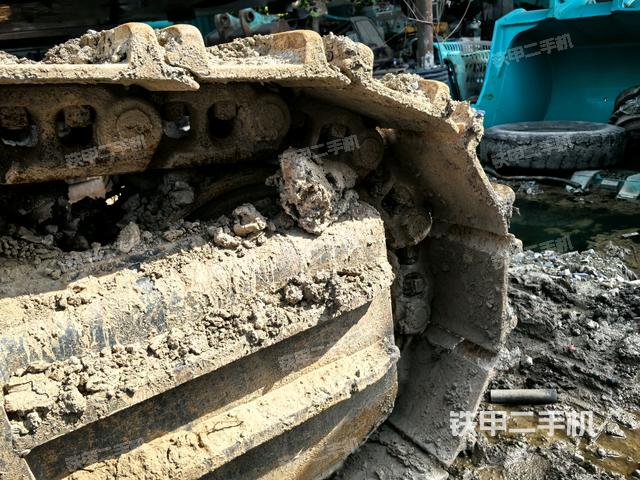 右驱动轮（行走机构）