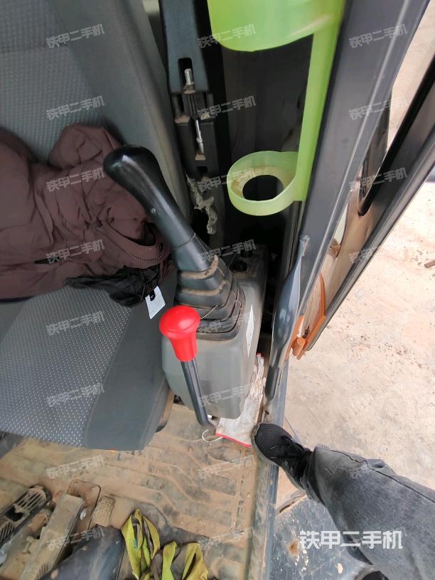 座椅左側(cè)控制臺(tái)/音響/含左手柄（駕駛室部分）