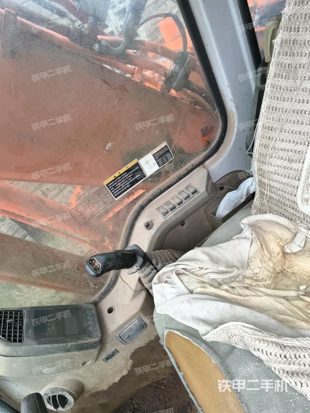 座椅左側(cè)控制臺(tái)/音響/含左手柄（駕駛室部分）